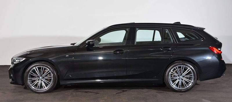 Gebraucht BMW 320 M Sport 190 PS (139 kW) 2021 Saphirschwarz metallic Kombi