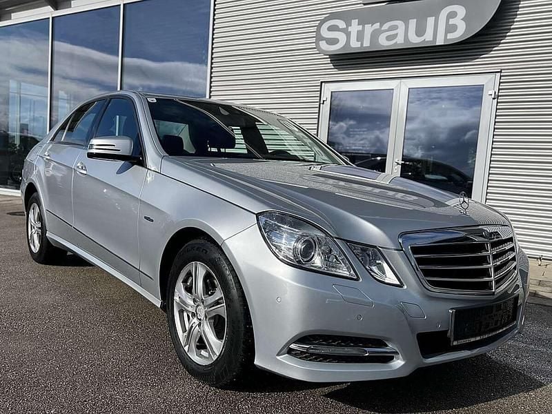 Gebraucht Mercedes E200 Avantgarde 136 PS (100 kW) 2012 Silber Limousine