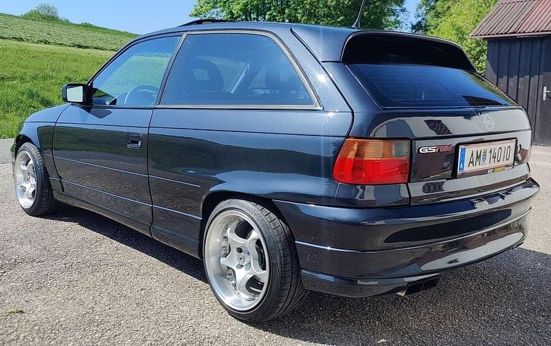 Gebraucht Opel Astra 150 PS (110 kW) 1991 Limousine