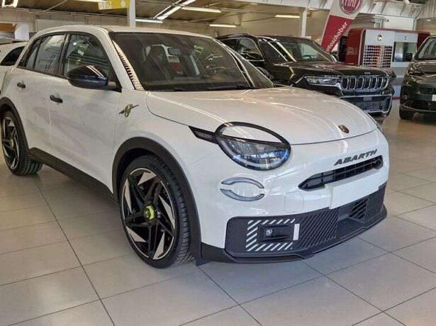 Neu Abarth 600e Turismo 175 kW (238 PS) 2025 Weiß SUV