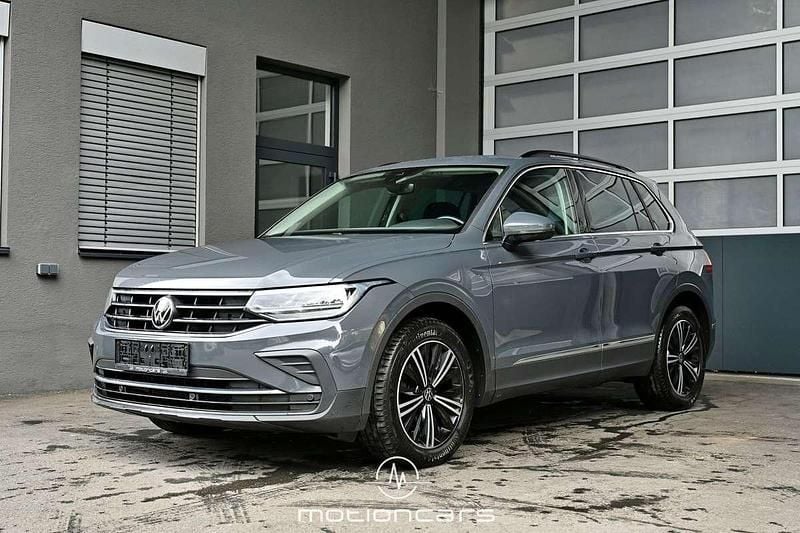 Grau Gebraucht 2022 VW Tiguan Life SUV | € 18.480 (Superpreis) - Bild 1/4