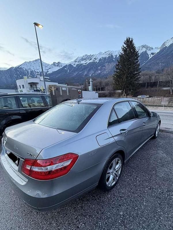 Gebraucht Mercedes E220 Elegance 170 PS (125 kW) 2010 Grau Limousine