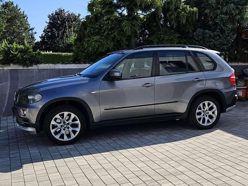 Grau Gebraucht 2010 BMW X5 SUV | € 11.700 (Fairer Preis) - Bild 1/4