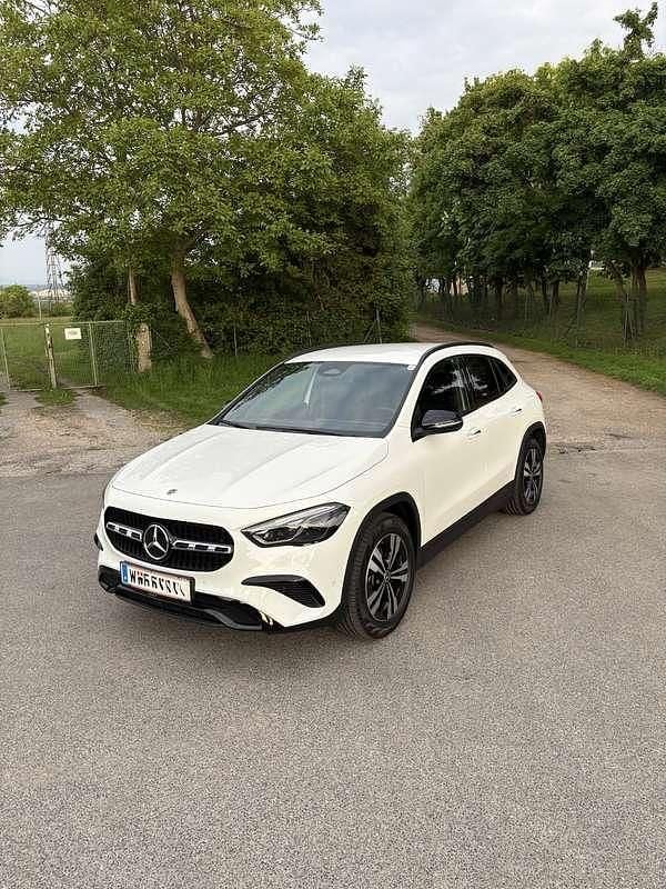 Gebraucht 2024 Mercedes GLA180 Night SUV | € 39.000 (Etwas zu teuer) - Bild 1/4