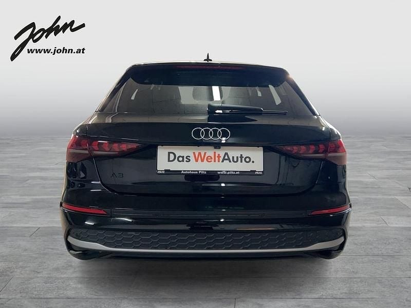 Neu Audi A3 Ambiente 116 PS (85 kW) 2026 Schwarz  normal Limousine