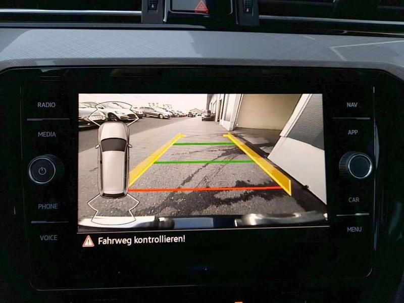 Gebraucht VW Passat Business 150 PS (110 kW) 2023 Blau Kombi