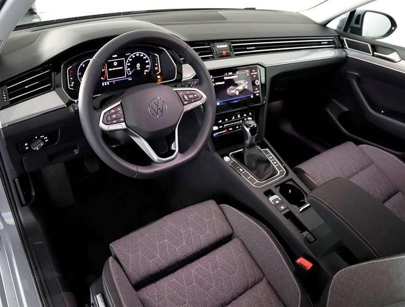 Gebraucht VW Passat Business 150 PS (110 kW) 2024 Mittelgrau  normal Kombi