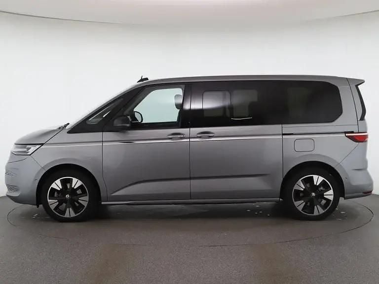 Gebraucht VW Multivan Style 177 PS (130 kW) 2025 Silber  metallic Van
