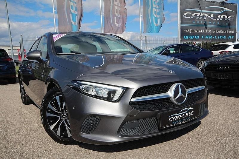 Grau Gebraucht 2022 Mercedes A180 Limousine | € 24.990 (Superpreis) - Bild 1/4