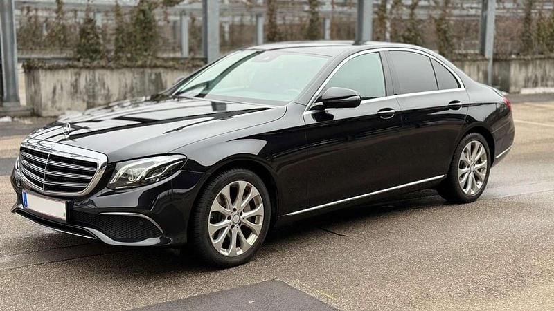 Gebraucht Mercedes E350 Avantgarde 258 PS (189 kW) 2016 Schwarz Limousine