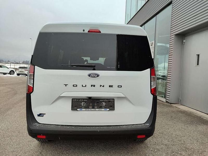 Neu Ford Tourneo Titanium 100 kW (136 PS) 2026 Kombi