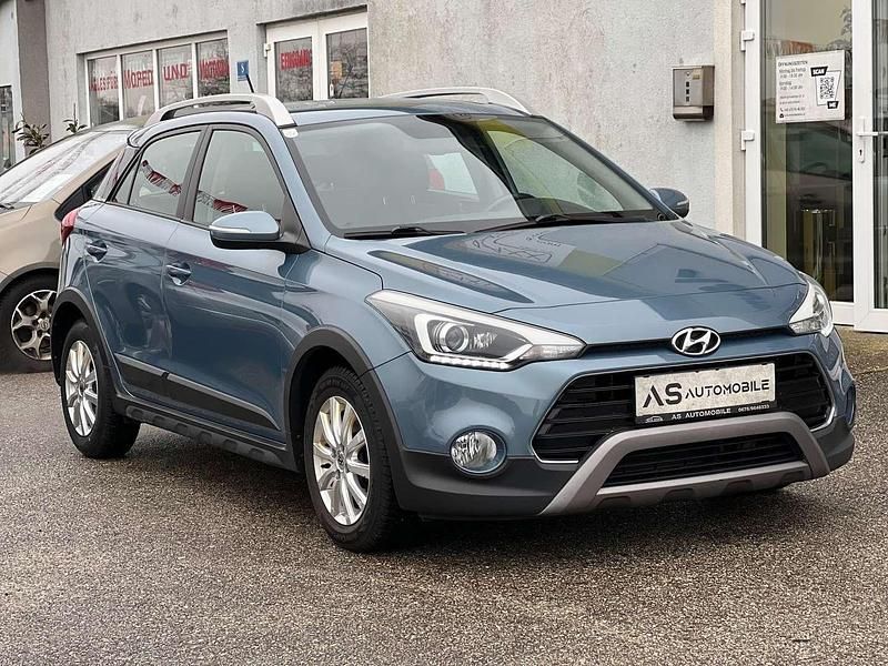 Gebraucht Hyundai i20 Select 101 PS (74 kW) 2017 Blau Kleinwagen