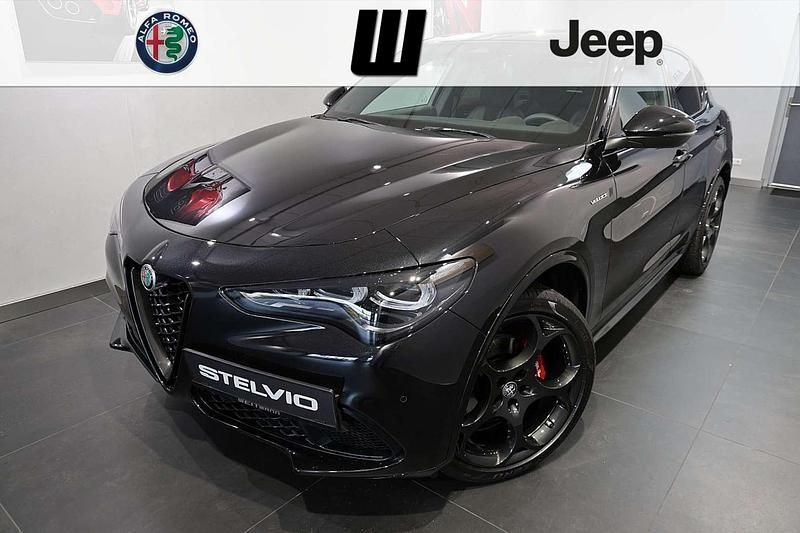 Schwarz Neu 2025 Alfa Romeo Stelvio Veloce SUV | € 69.940 (Etwas zu teuer) - Bild 1/4
