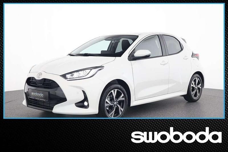 Weiß Gebraucht 2024 Toyota Yaris Hybrid Active Limousine | € 21.480 (Fairer Preis) - Bild 1/4