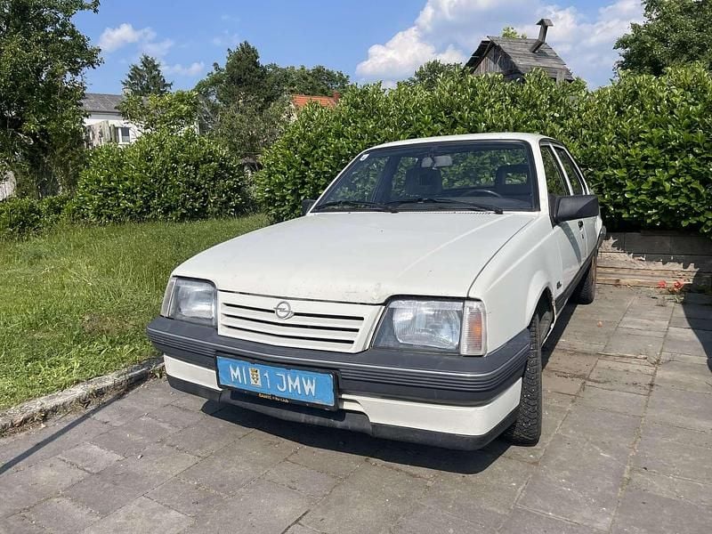 Weiß Gebraucht 1987 Opel Ascona S Limousine | € 2.480 - Bild 1/4