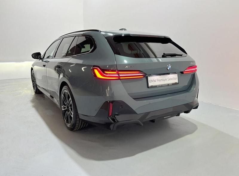 Gebraucht BMW 520 M Sport 197 PS (144 kW) 2025 Grün Kombi