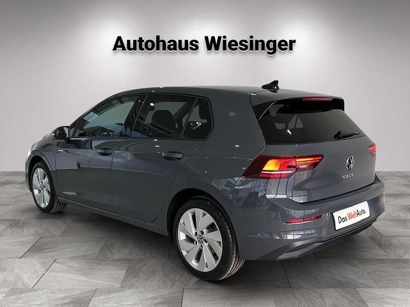 Neu VW Golf VIII 115 PS (84 kW) 2026 Mittelgrau  metallic