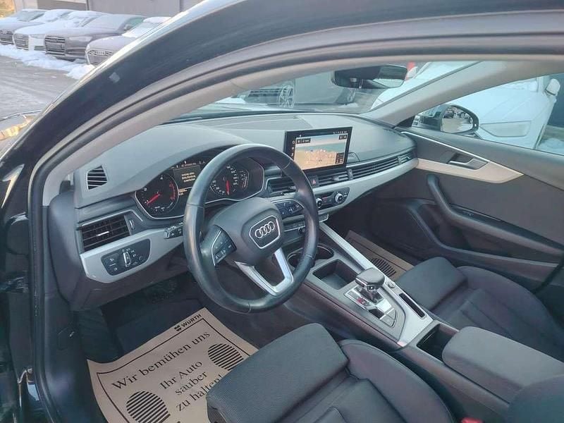 Gebraucht Audi A4 163 PS (119 kW) 2022 Schwarz Kombi