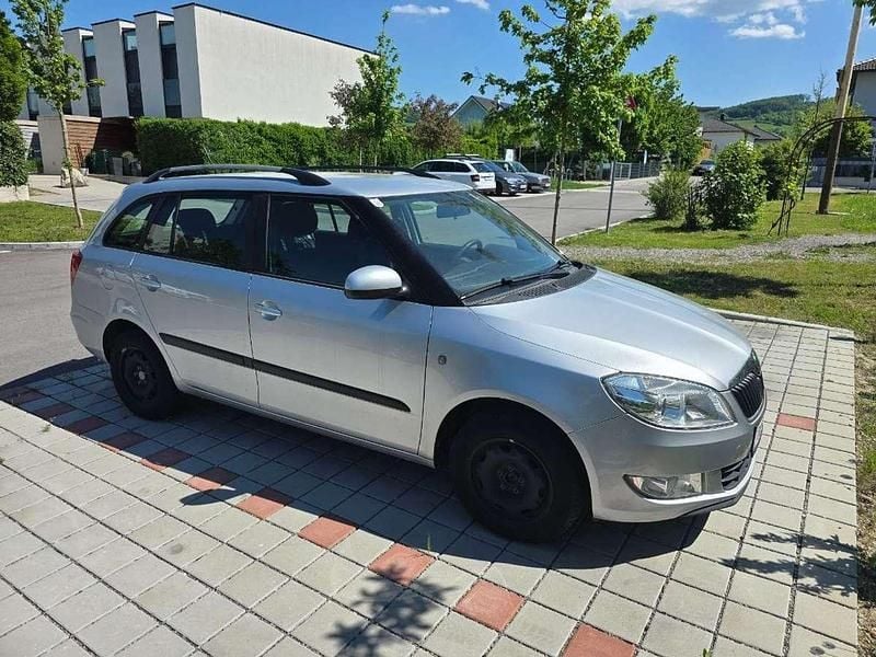Silber Gebraucht 2011 Skoda Fabia Ambiente Kombi | € 5.200 (Fairer Preis) - Bild 1/4