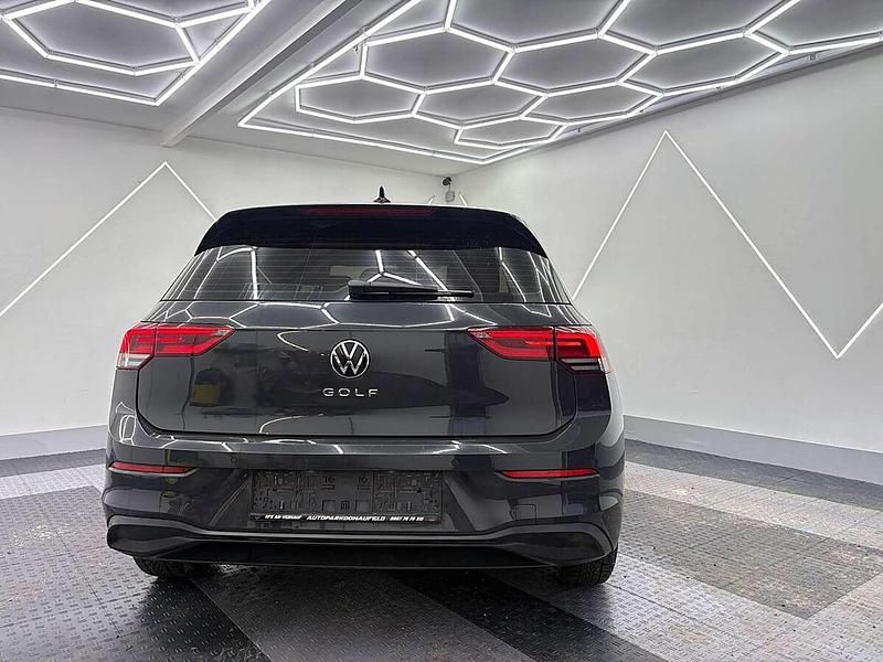 Gebraucht VW Golf VIII Life 116 PS (85 kW) 2022 Grau Limousine