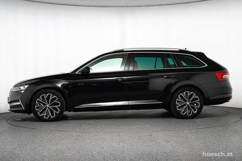 Gebraucht Skoda Superb LAURIN & KLEMENT 150 PS (110 kW) 2023 Schwarz Kombi