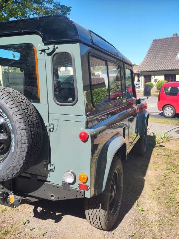 Gebraucht Land Rover Defender 113 PS (83 kW) 1991 Grau SUV