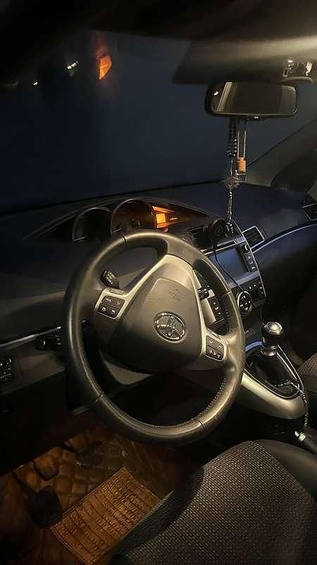 Gebraucht Toyota Verso Lounge 124 PS (91 kW) 2013 Van / Kleinbus