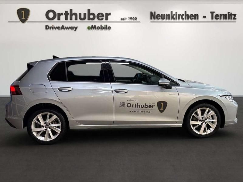 Gebraucht VW Golf VIII 150 PS (110 kW) 2025 Silber Limousine