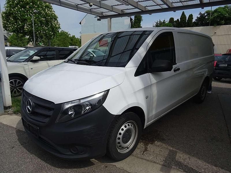Weiß Gebraucht 2018 Mercedes Vito Van / Kleinbus | € 13.990 (Teuer) - Bild 1/4