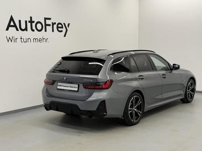 Gebraucht BMW 320e Shadowline 163 PS (119 kW) 2023 Grau Kombi