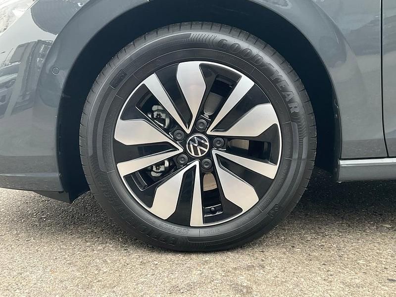 Neu VW Golf VIII Business 116 PS (85 kW) 2025 Weiß Kombi