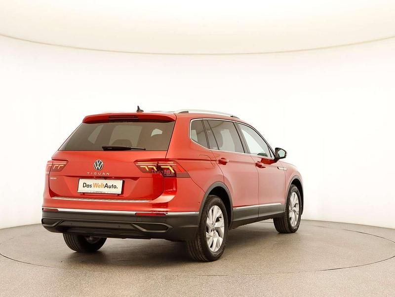 Gebraucht VW Tiguan Allspace Life 150 PS (110 kW) 2022 Mittelrot  metallic SUV