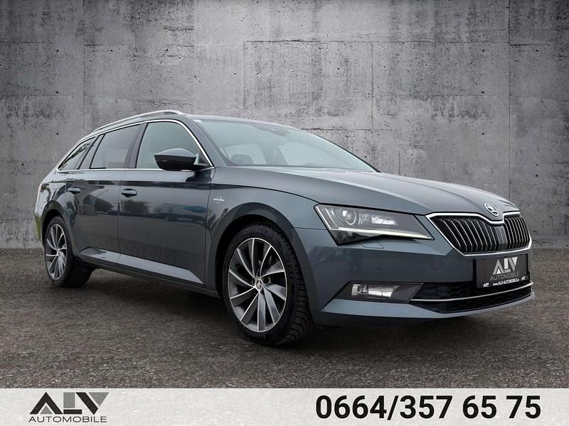 Grau Gebraucht 2018 Skoda Superb LAURIN & KLEMENT Kombi | € 17.990 (Fairer Preis) - Bild 1/4