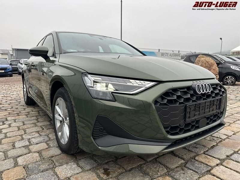 Neu Audi A3 2026 Distriktgrün metallic Limousine