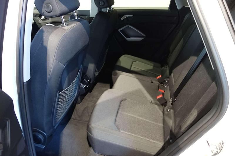 Gebraucht Audi Q3 Ambiente 150 PS (110 kW) 2022 Weiss  normal SUV