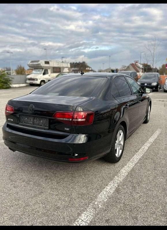 Gebraucht VW Jetta Trendline 110 PS (80 kW) 2018 Schwarz Limousine