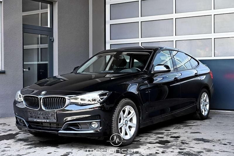 Schwarz Gebraucht 2016 BMW 330 Performance Limousine | € 16.980 (Fairer Preis) - Bild 1/4