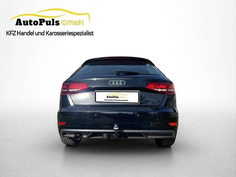 Gebraucht Audi A3 Sportback Sport 116 PS (85 kW) 2018 Schwarz Kleinwagen