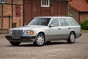 Silber Gebraucht 1991 Mercedes E250 Kombi | € 16.900 - Bild 1/4