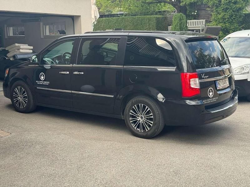Schwarz Gebraucht 2014 Lancia Voyager S Van / Kleinbus | € 11.000 - Bild 1/4