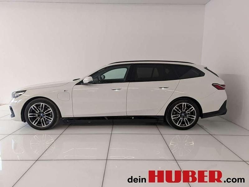Gebraucht BMW 530e Comfort Edition 299 PS (219 kW) 2025 Weiß Kombi