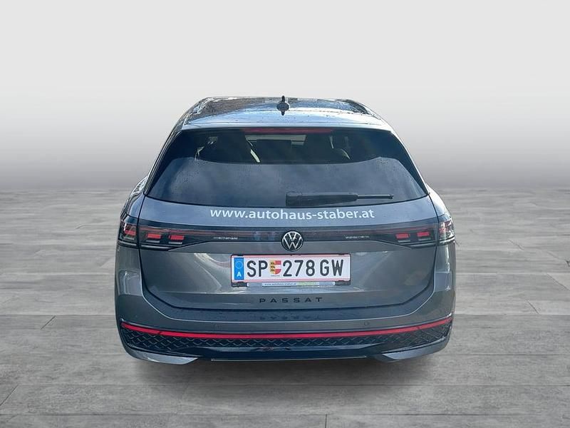 Neu VW Passat Sport 193 PS (141 kW) 2026 Mittelgrau  normal Kombi