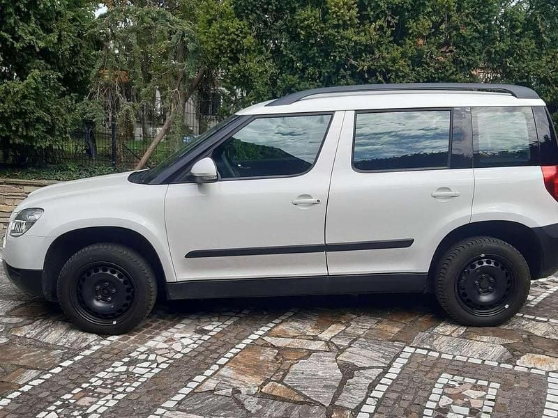 Weiß Gebraucht 2010 Skoda Yeti Ambition SUV | € 8.500 (Fairer Preis) - Bild 1/4