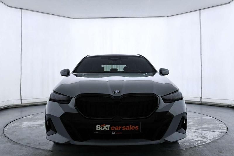 Gebraucht BMW 540 M Sport 303 PS (222 kW) 2025 Grau Kombi