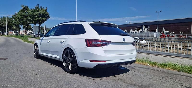 Gebraucht Skoda Superb SportLine 190 PS (139 kW) 2017 Weiß Kombi