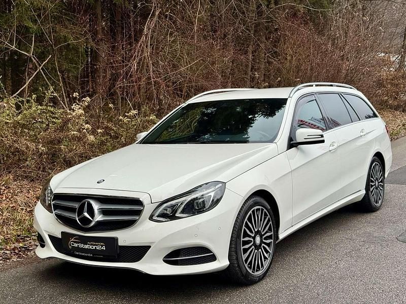 Weiß Gebraucht 2016 Mercedes E220 Avantgarde Kombi | € 20.990 (Fairer Preis) - Bild 1/4