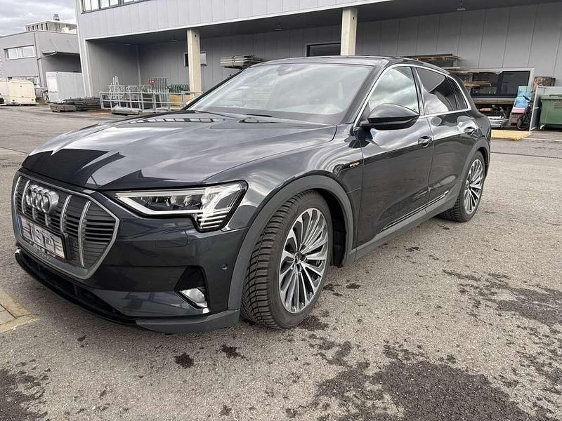 Gebraucht Audi e-tron Business 230 kW (313 PS) 2021 Grau SUV