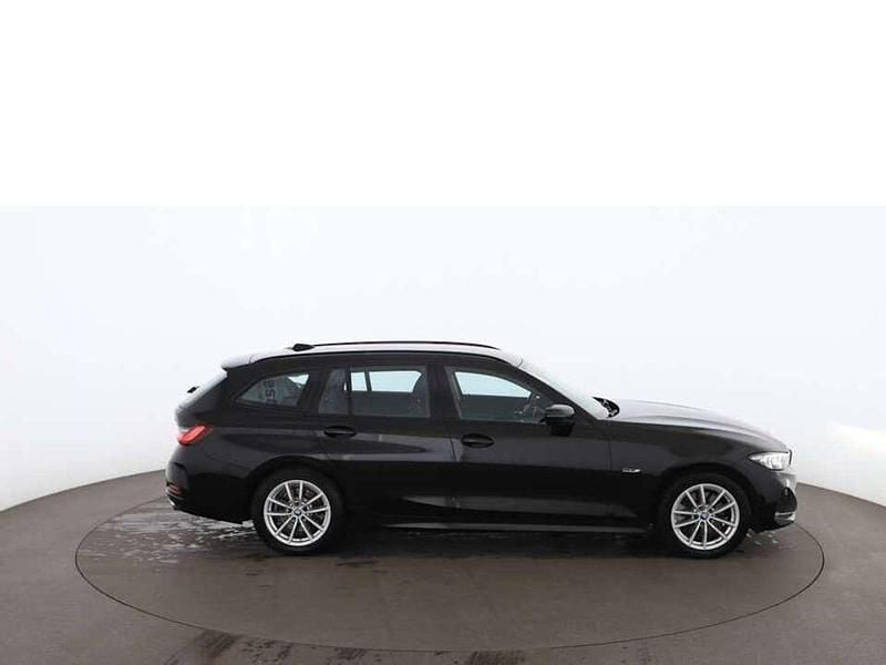 Gebraucht BMW 320e Sport Line 163 PS (119 kW) 2022 Schwarz Kombi