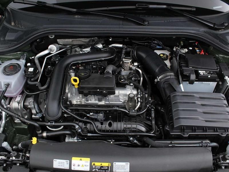 Neu Audi A1 Design 116 PS (85 kW) 2025 Mittelgrün metallic Kleinwagen