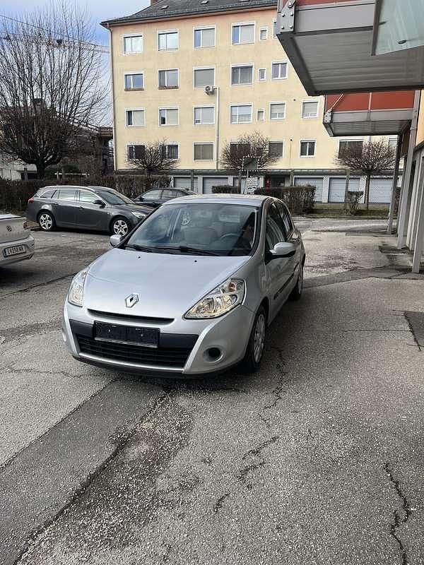 Gebraucht Renault Clio II Night&Day 75 PS (55 kW) 2010 Limousine